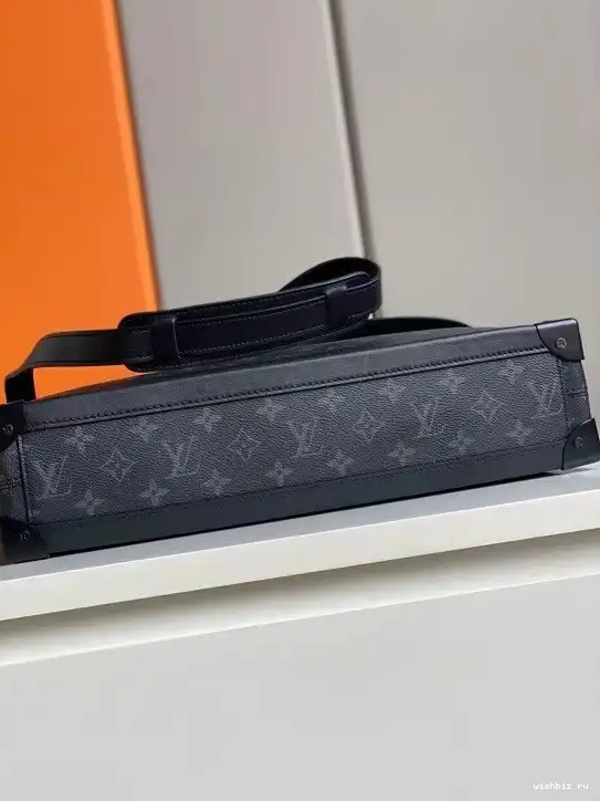 WIS VUITTON LOUIS SOFT TRUNK 0529